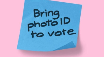 Blue post-it note, saying 'Bring photo ID to vote'